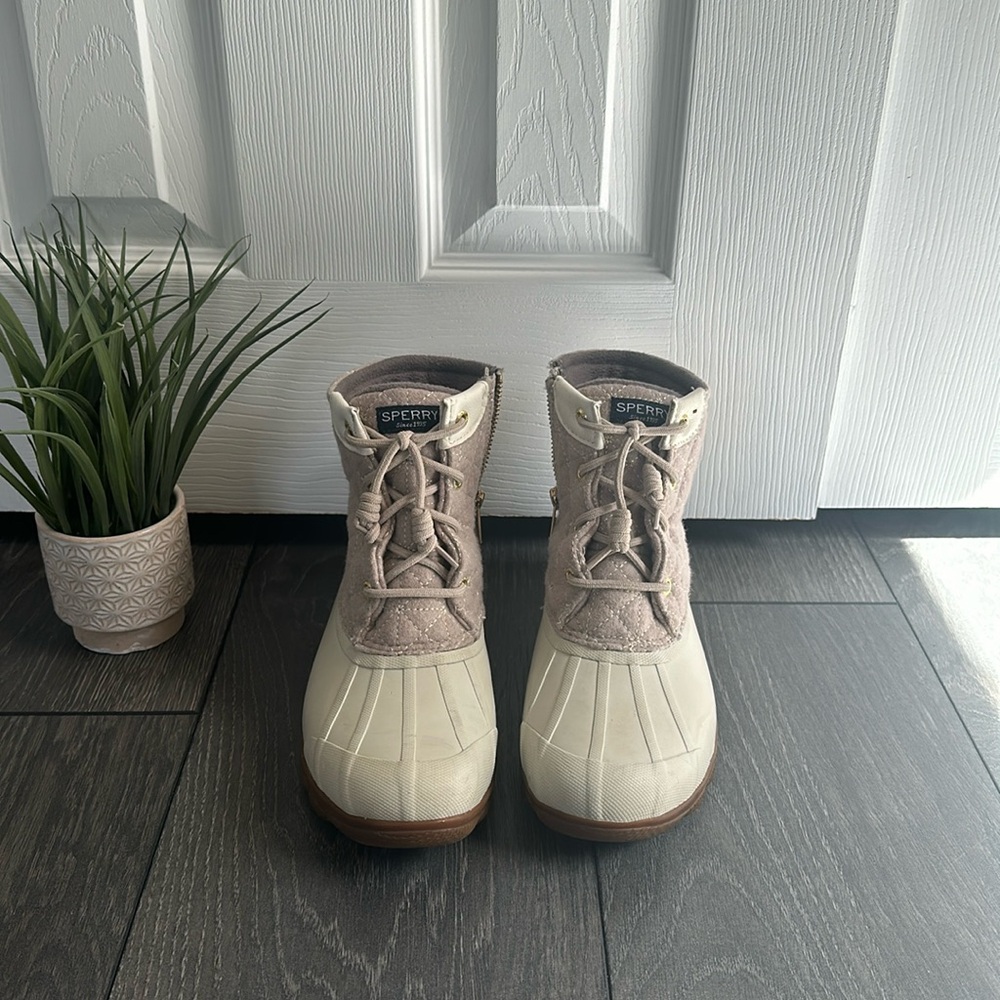 Woman’s sperry booties - see pictures for wear